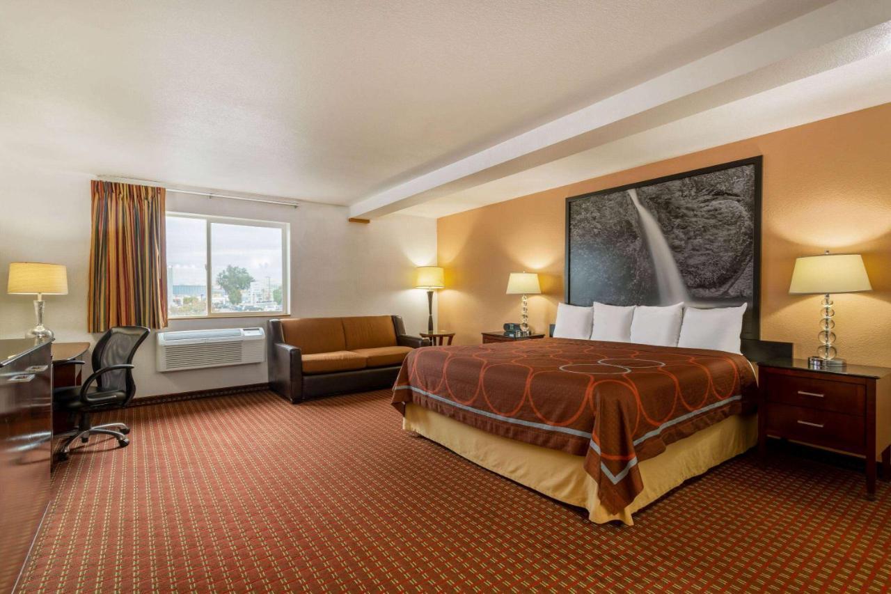 ซูเปอร์ 8 บาย วินด์แฮม เดอะ ดัลลัส ออริกอน Hotel เดอะดัลเลส ภายนอก รูปภาพ