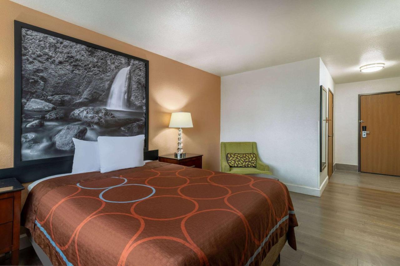 ซูเปอร์ 8 บาย วินด์แฮม เดอะ ดัลลัส ออริกอน Hotel เดอะดัลเลส ภายนอก รูปภาพ