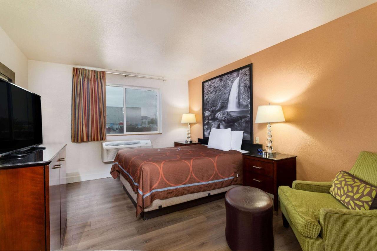 ซูเปอร์ 8 บาย วินด์แฮม เดอะ ดัลลัส ออริกอน Hotel เดอะดัลเลส ภายนอก รูปภาพ