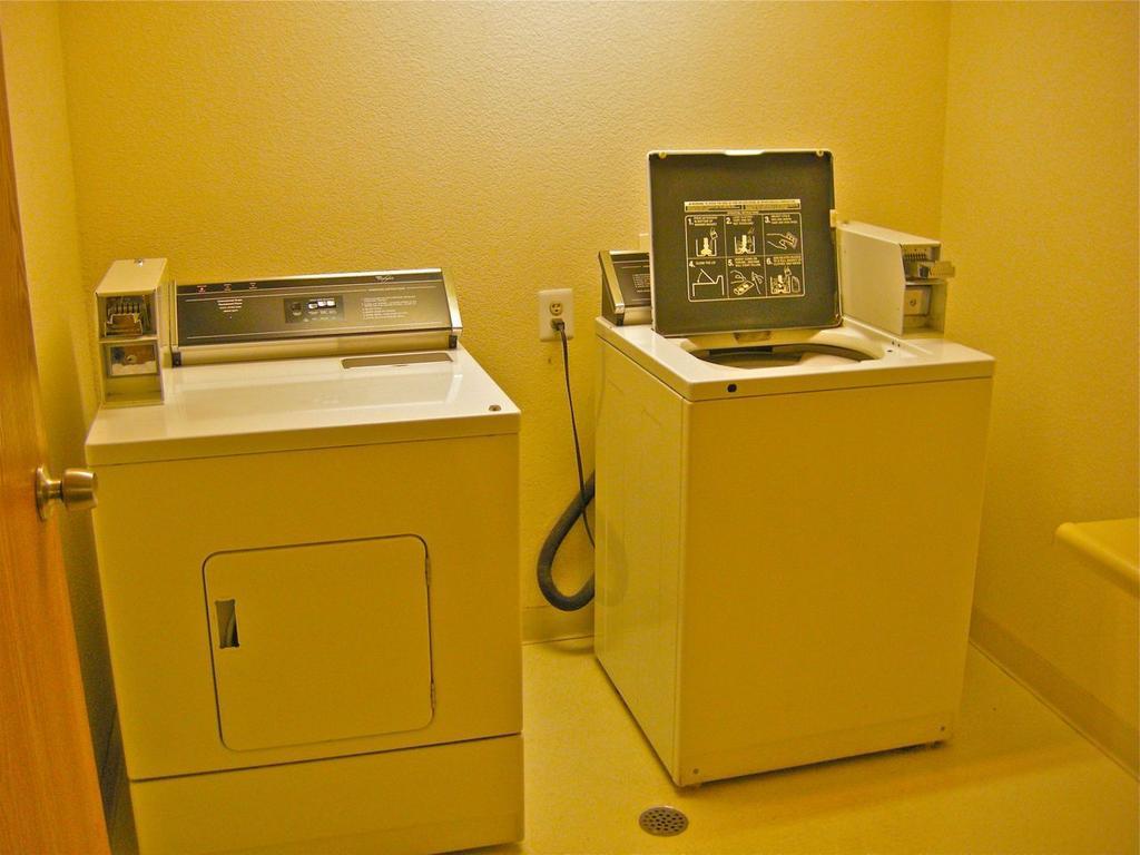 ซูเปอร์ 8 บาย วินด์แฮม เดอะ ดัลลัส ออริกอน Hotel เดอะดัลเลส ภายนอก รูปภาพ