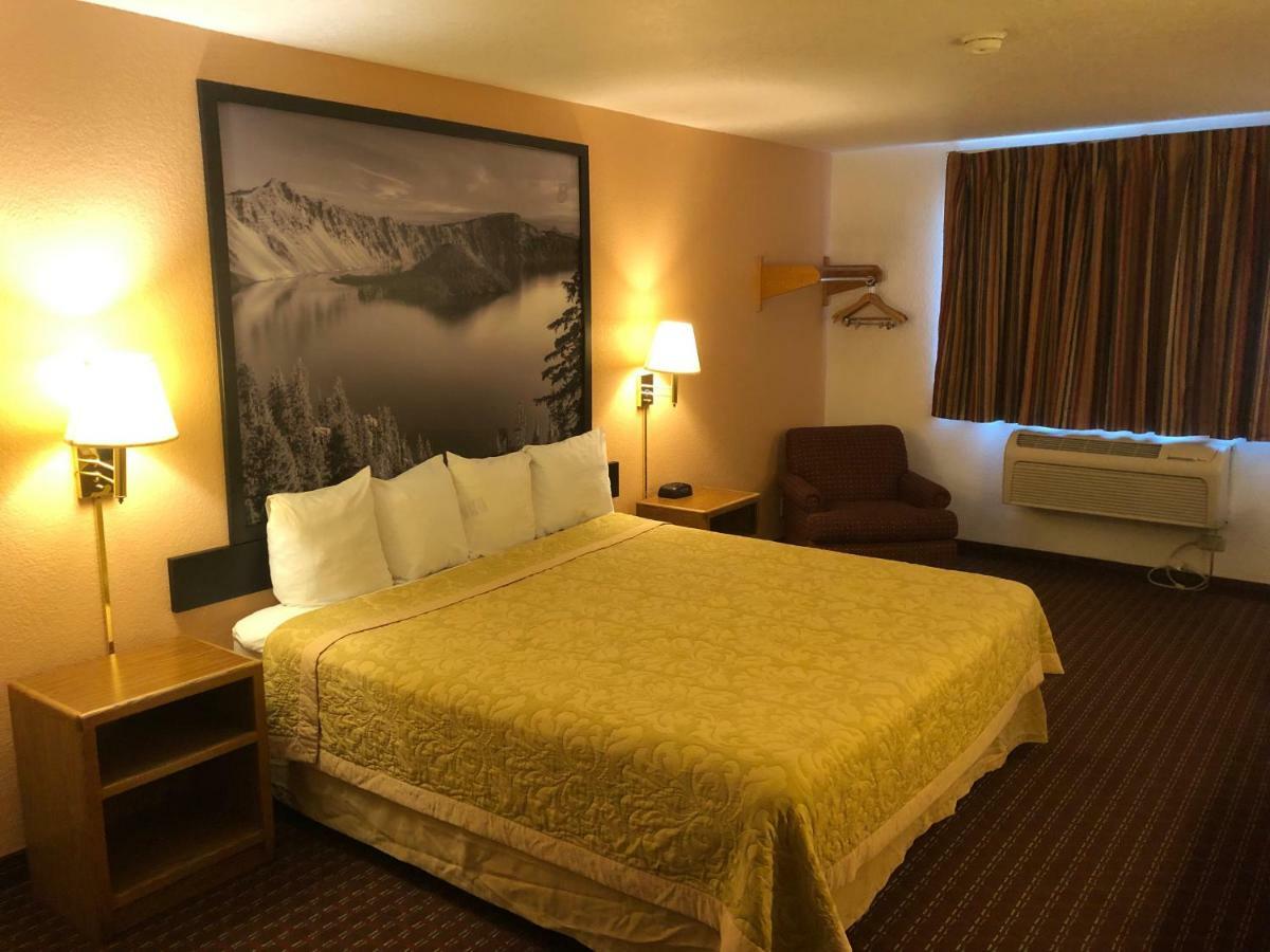 ซูเปอร์ 8 บาย วินด์แฮม เดอะ ดัลลัส ออริกอน Hotel เดอะดัลเลส ภายนอก รูปภาพ