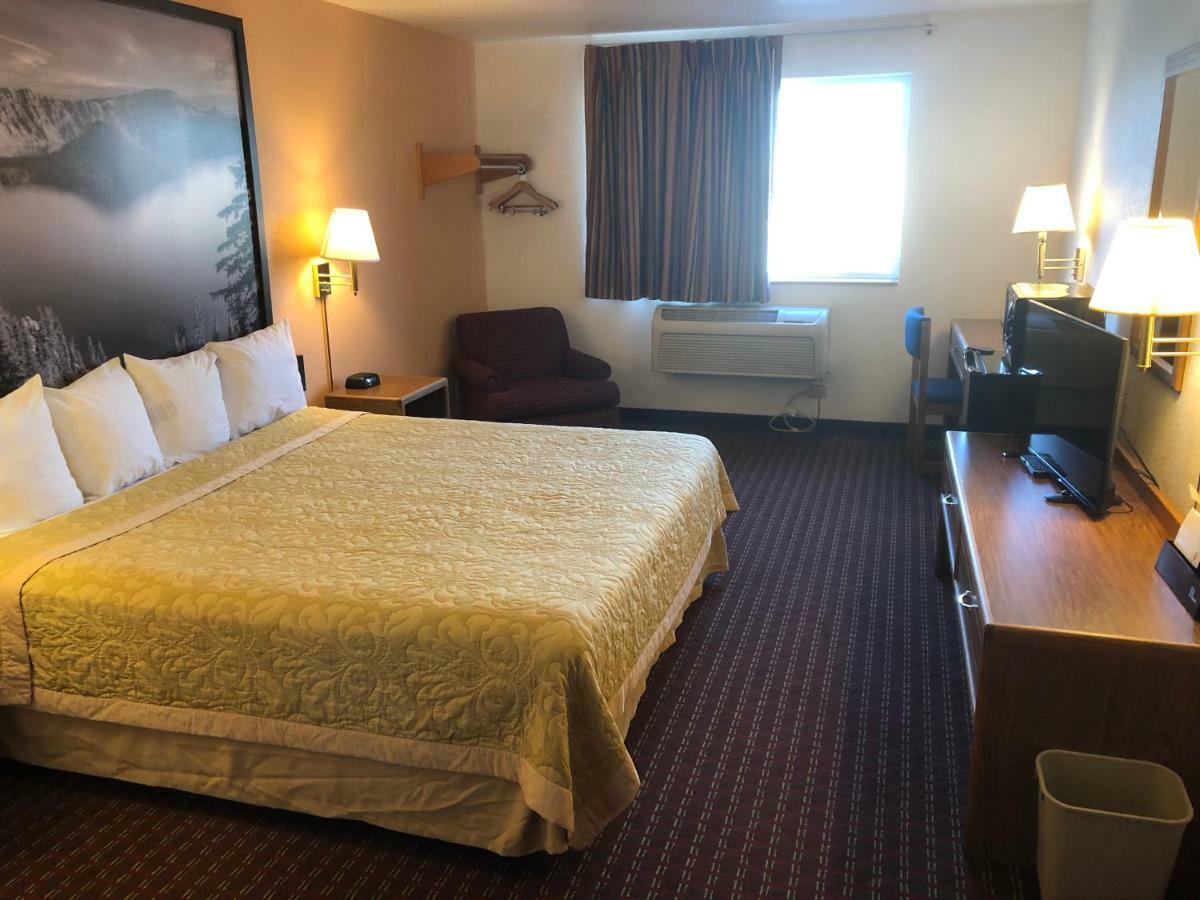 ซูเปอร์ 8 บาย วินด์แฮม เดอะ ดัลลัส ออริกอน Hotel เดอะดัลเลส ภายนอก รูปภาพ