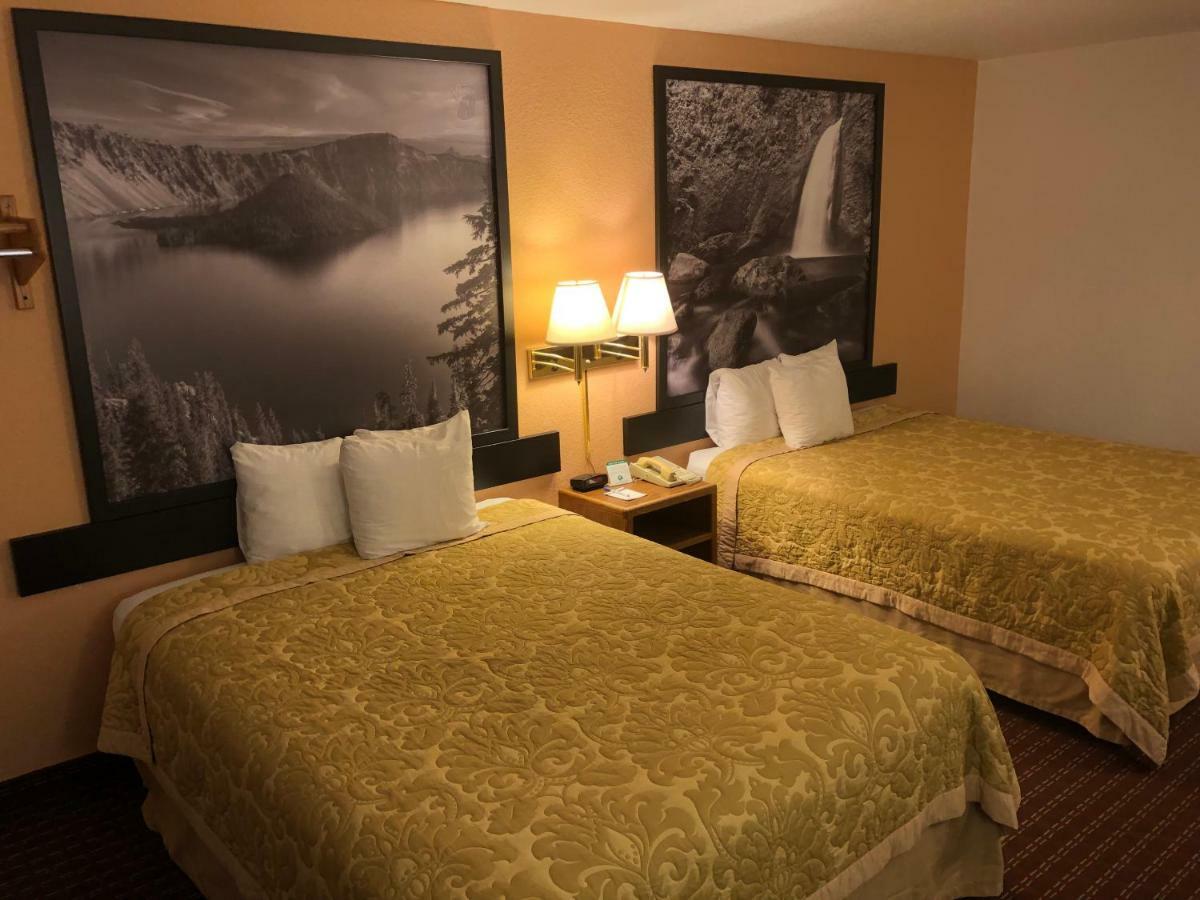ซูเปอร์ 8 บาย วินด์แฮม เดอะ ดัลลัส ออริกอน Hotel เดอะดัลเลส ภายนอก รูปภาพ
