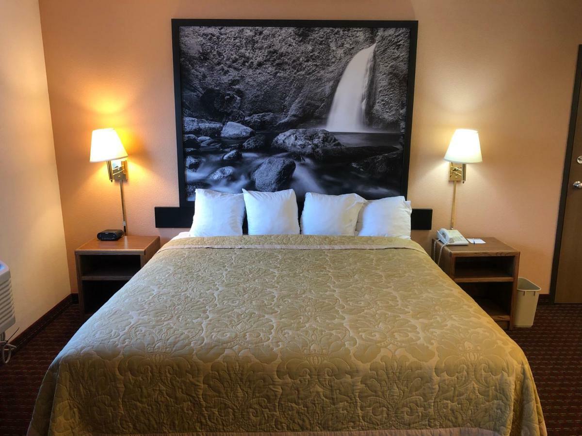 ซูเปอร์ 8 บาย วินด์แฮม เดอะ ดัลลัส ออริกอน Hotel เดอะดัลเลส ภายนอก รูปภาพ
