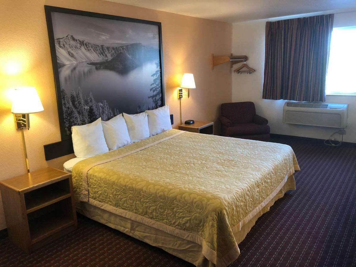 ซูเปอร์ 8 บาย วินด์แฮม เดอะ ดัลลัส ออริกอน Hotel เดอะดัลเลส ภายนอก รูปภาพ