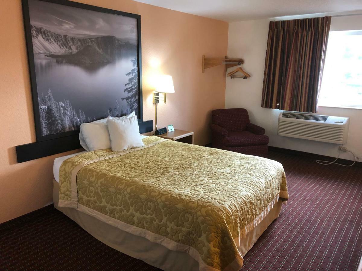 ซูเปอร์ 8 บาย วินด์แฮม เดอะ ดัลลัส ออริกอน Hotel เดอะดัลเลส ภายนอก รูปภาพ